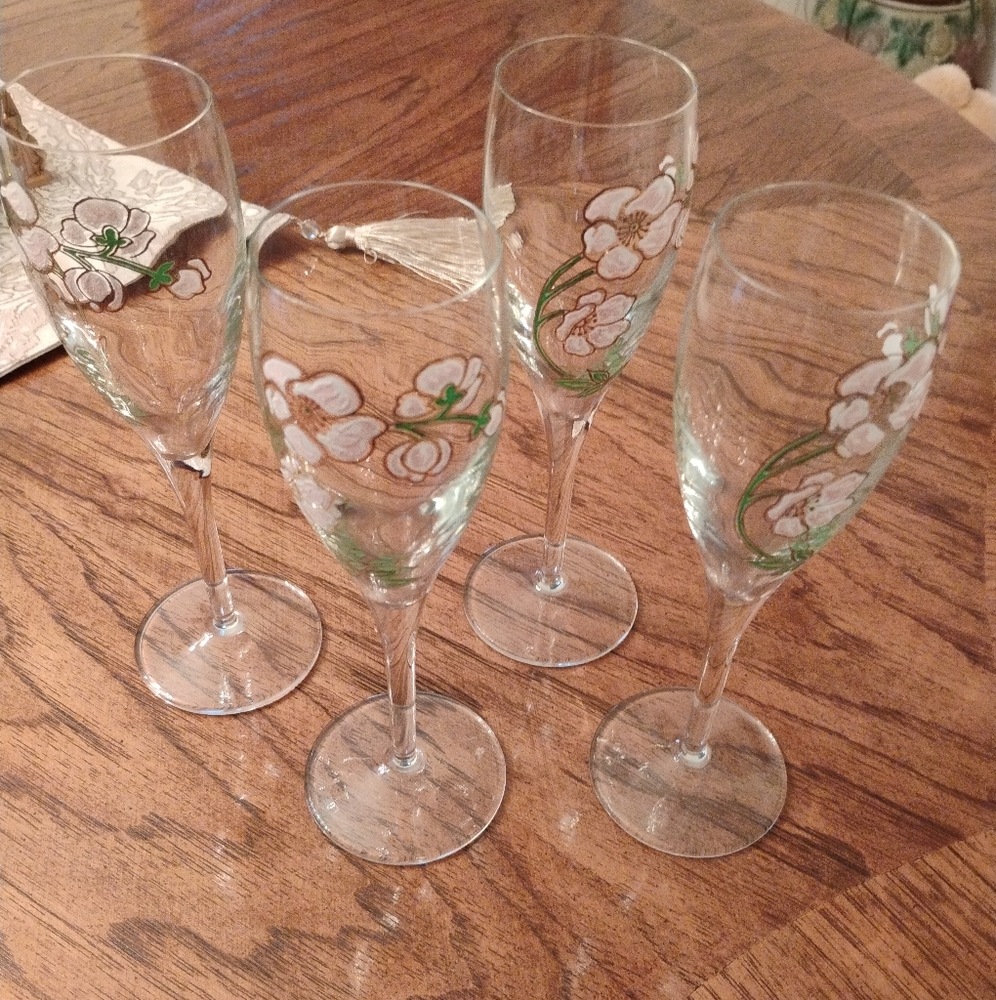 Elegant Floral Champagne Flutes from Pierre Jouet
